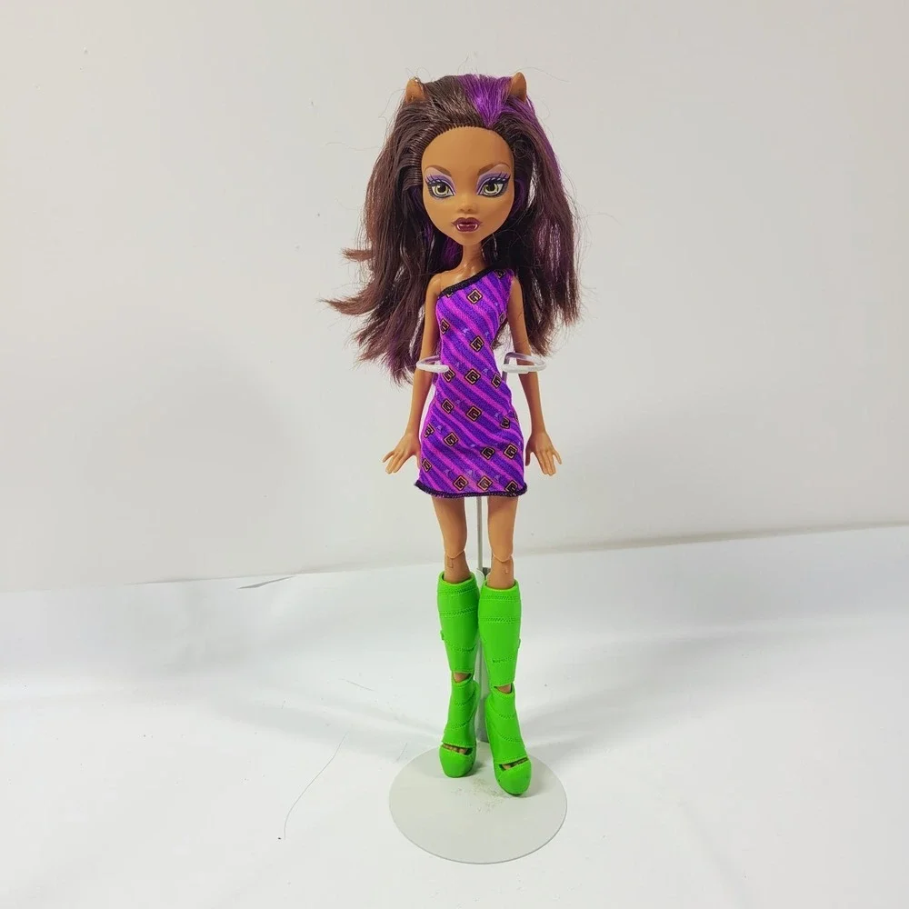 2008 Monster High Doll Clawdeen Wolf With Purple Dress Green Boots